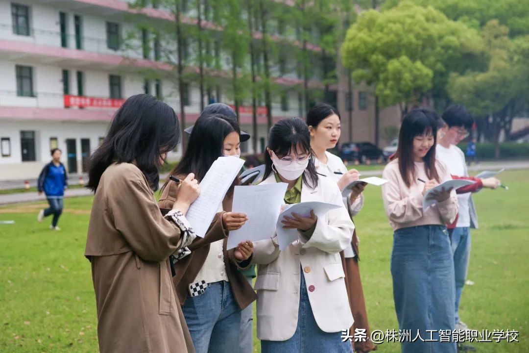 千人晨读丨诵读经典诗文，传承中华文化