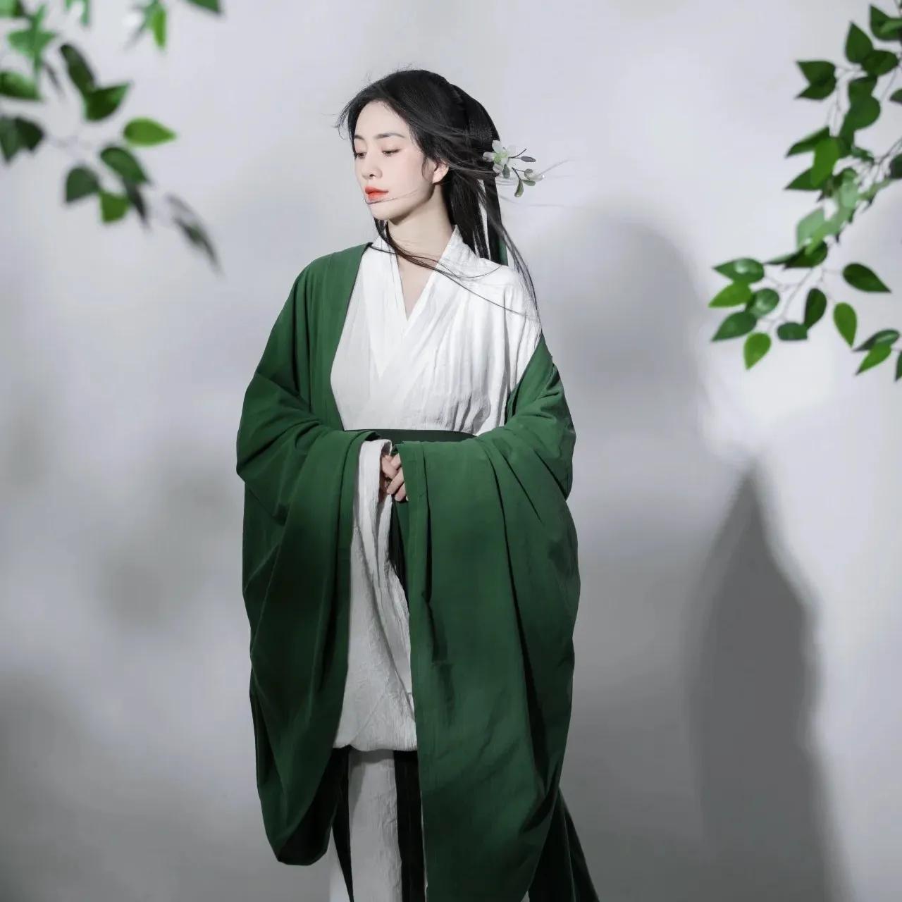 公主冒着生命危险救下*国亡**太子，还为他抛下身份离开皇宫闯荡江湖