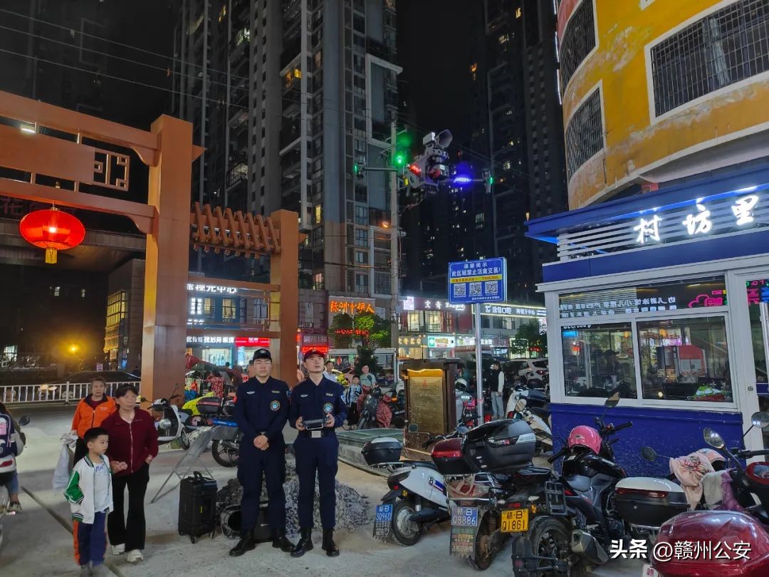 夜摊式酒吧,夜间酒吧街摆摊