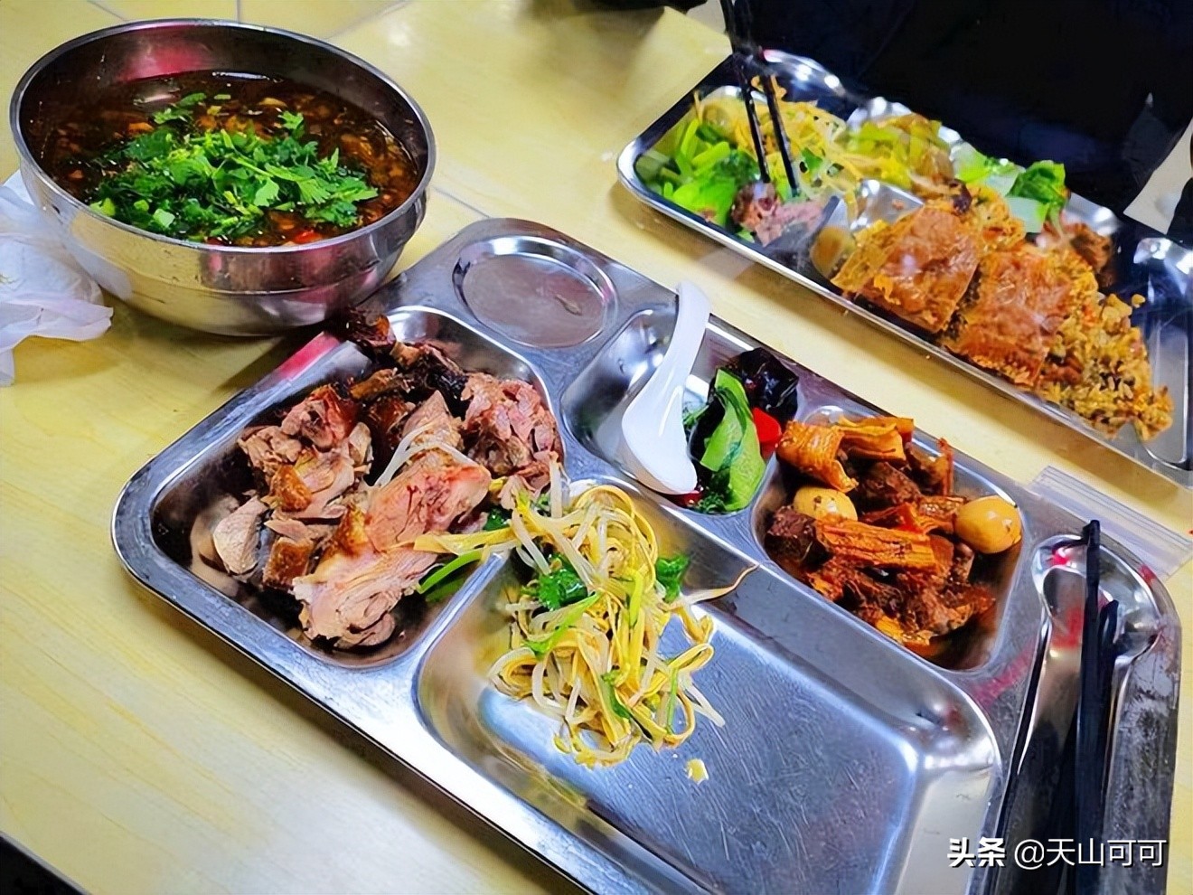 七天不重样工作午餐,烤鸭鸡翅大虾不限量,免费吃,太羡慕了