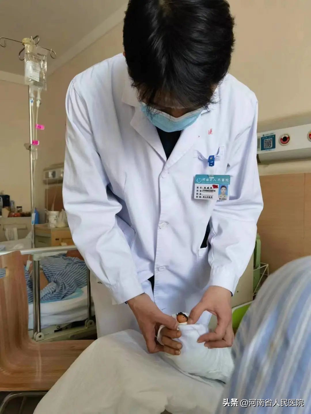 手指缺一大截！“武功加持”的医生，放大招了