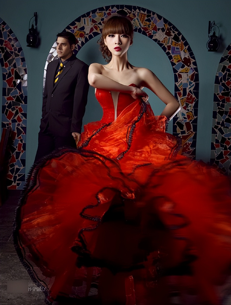 柳岩世界杯狂欢夜变身足球宝贝,美人往事