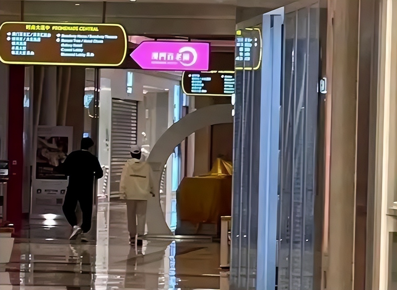 鍥戒箳閫夋墜琚洕鍑鸿建,鍥戒箳鍑鸿建