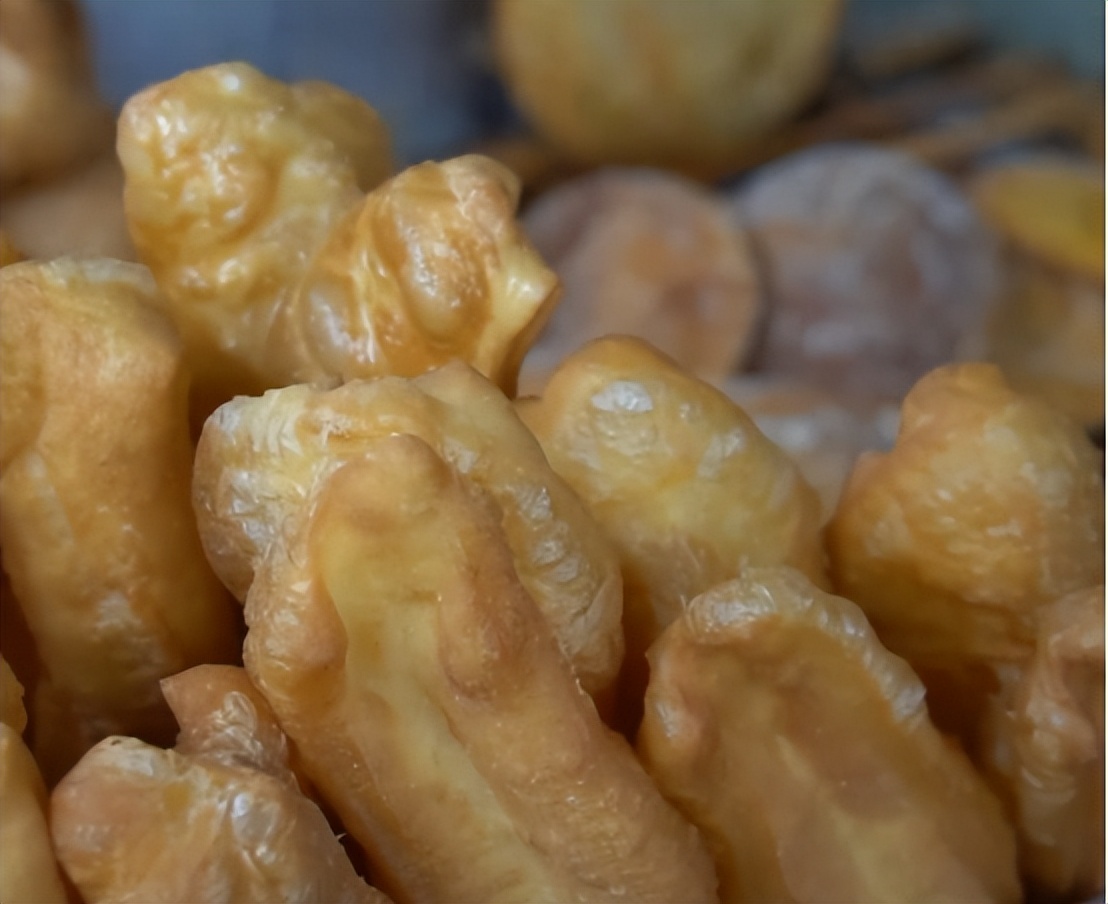 卖油条一分没赚还被罚款5万块,油条卖了半年被罚14万