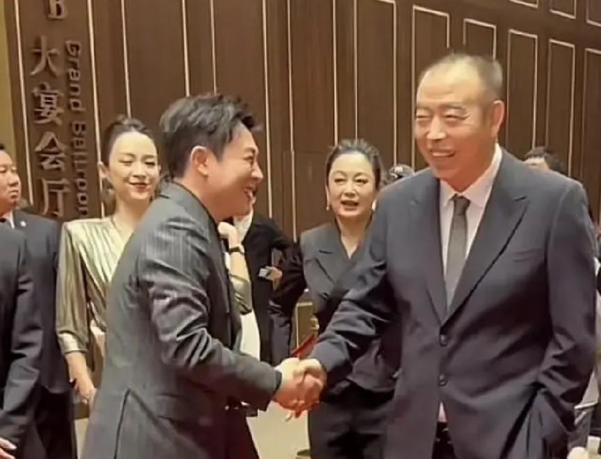 章子怡的露脐装几成笑柄,章子怡身材傲娇真是魅力四射