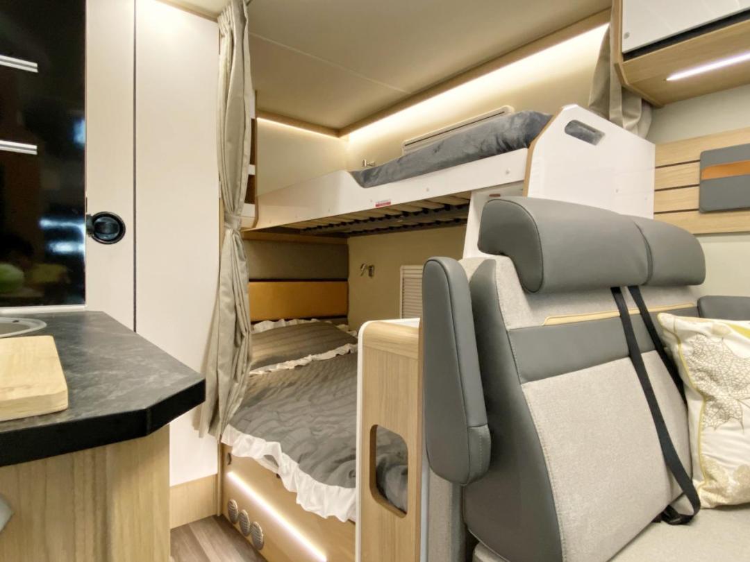 宇通c533房车探境版小顶房车,宇通c533小额头房车最新款评测