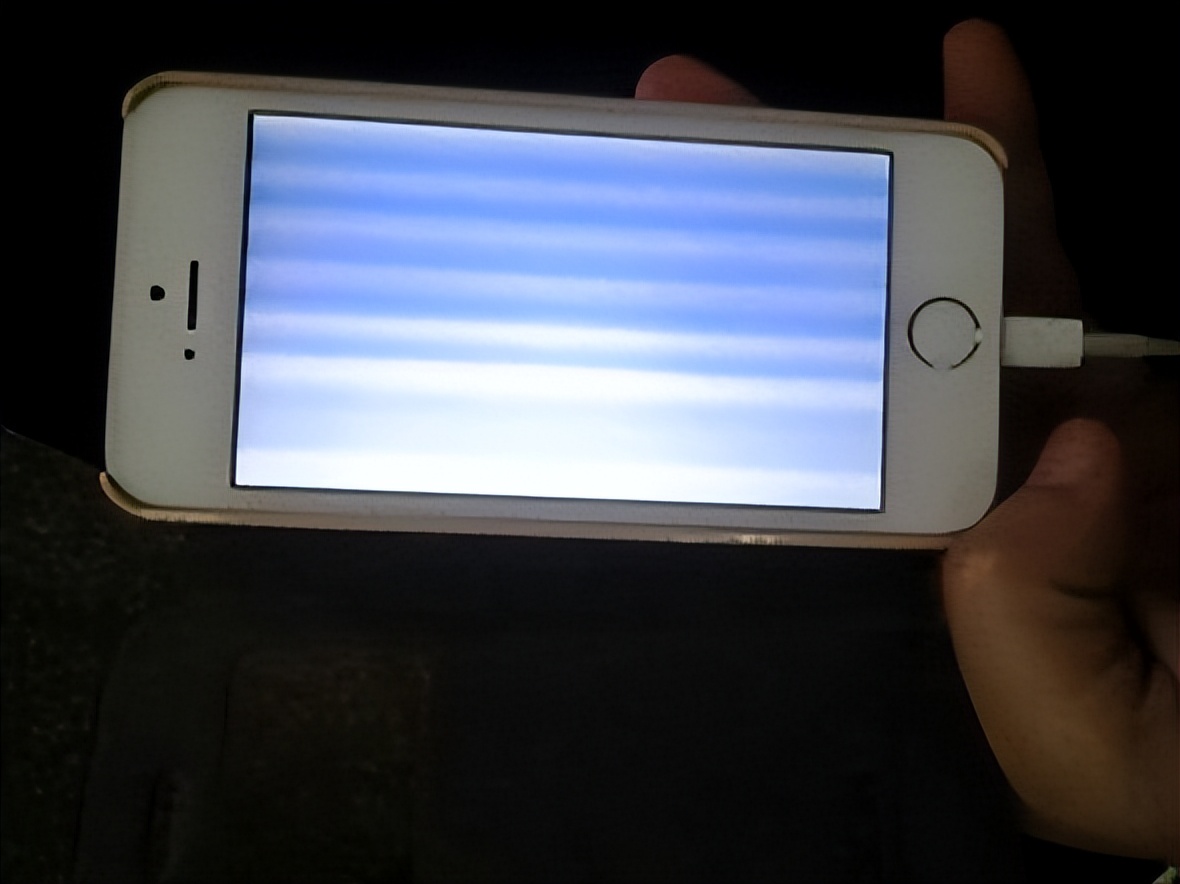 手机维修上门服务另外收费吗,手机花屏去维修店怎么说