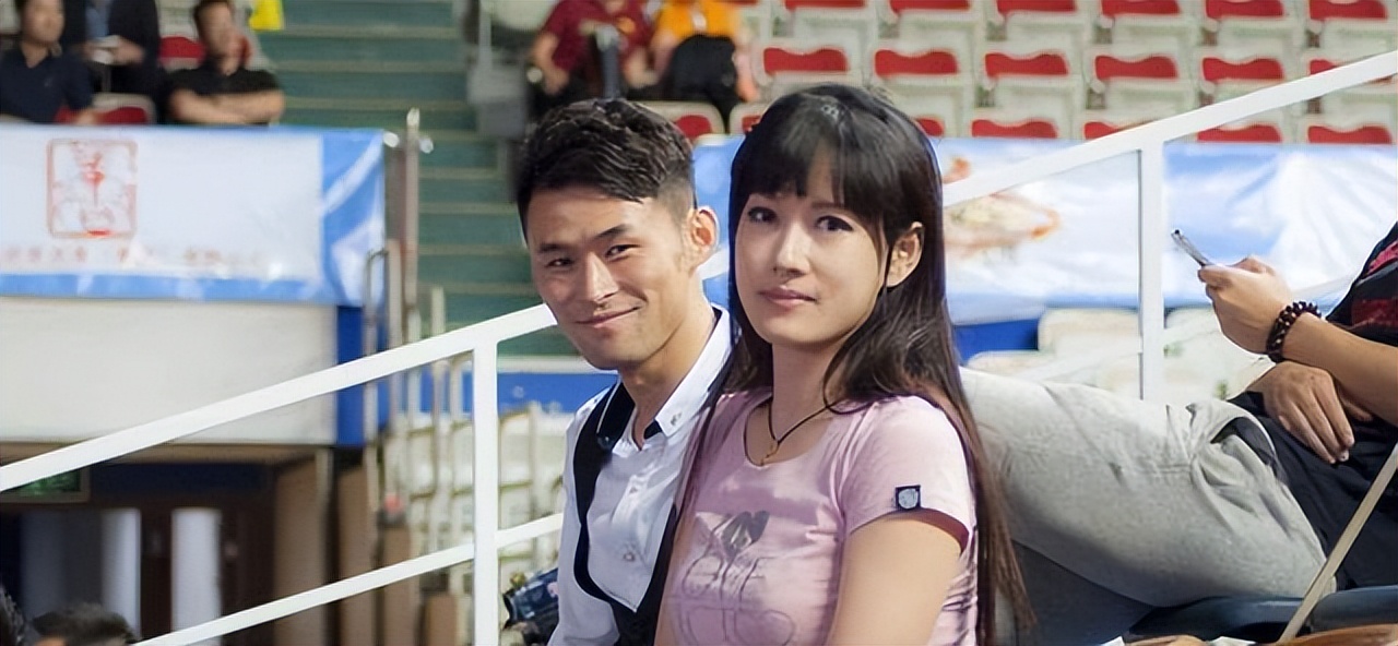 台球女神美貌不输潘晓婷,台球女神一杆清台