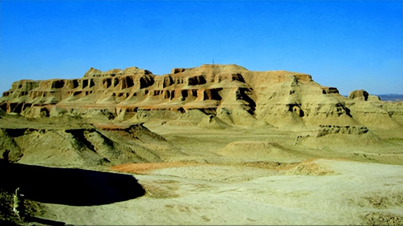 准噶尔盆地石英滩隆起的正反演结构，和遗传机制间的联系