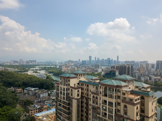 我，年薪20万，19年在惠州买下200万的房子，如今以130万也卖不掉