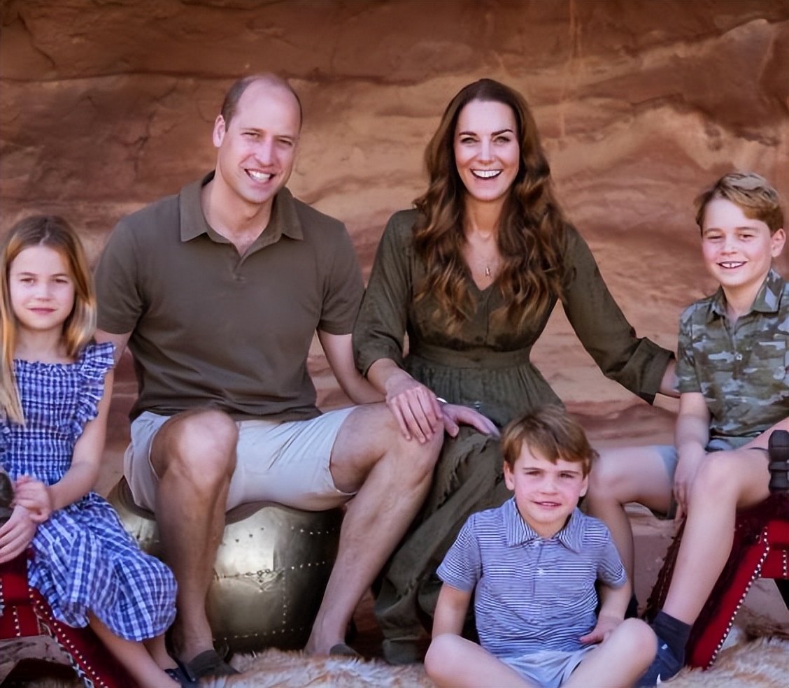 夏洛特小公主长大,夏洛特长大后图片