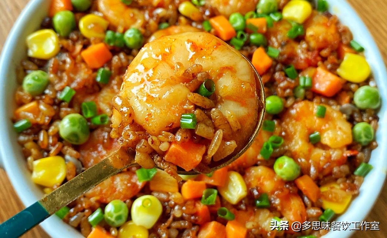 好吃到停不下来的电饭锅焖饭做法,大电饭锅焖饭的正宗做法