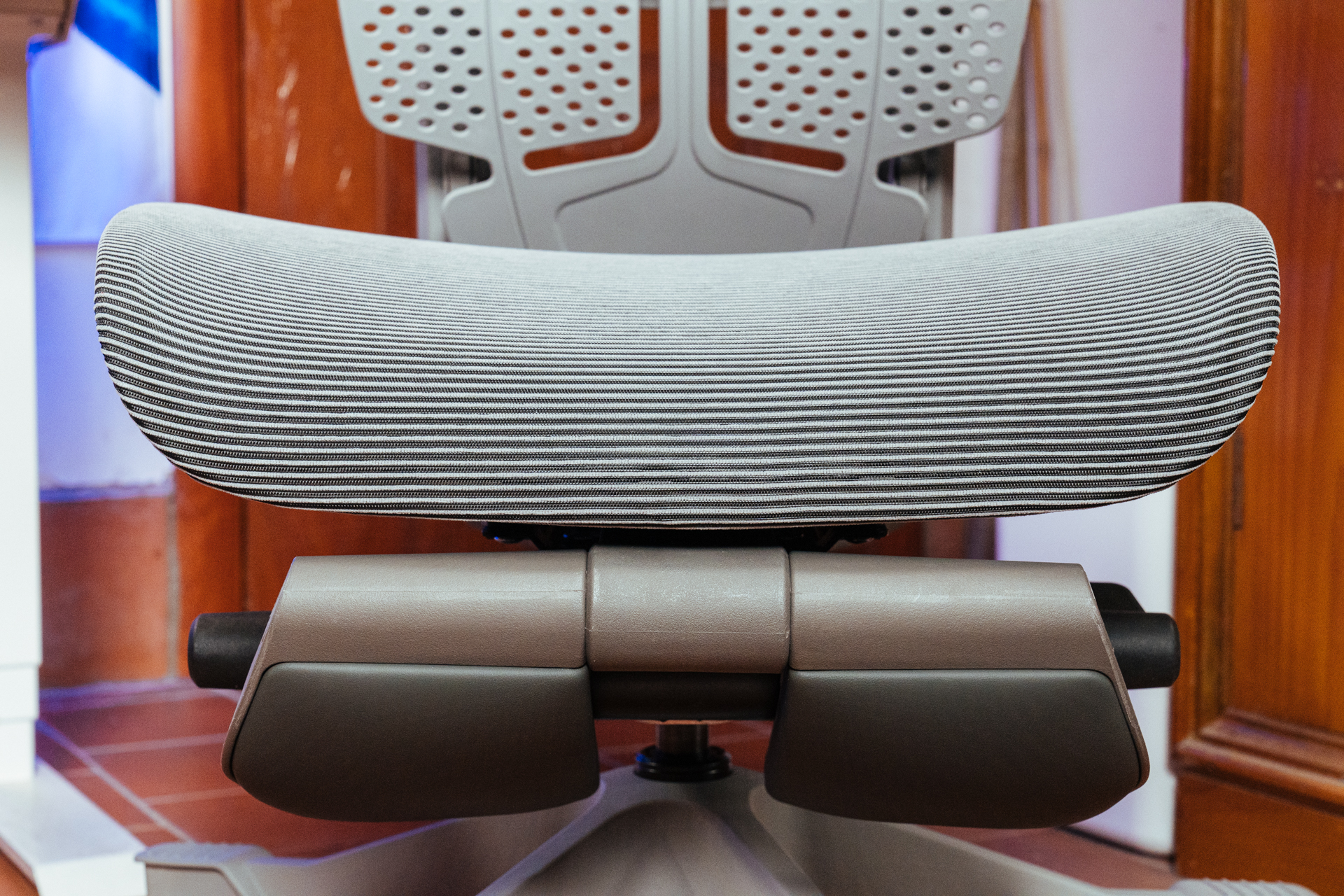 久坐办公室怎么缓解肩颈痛瑜伽,缓解办公室久坐腰疼瑜伽