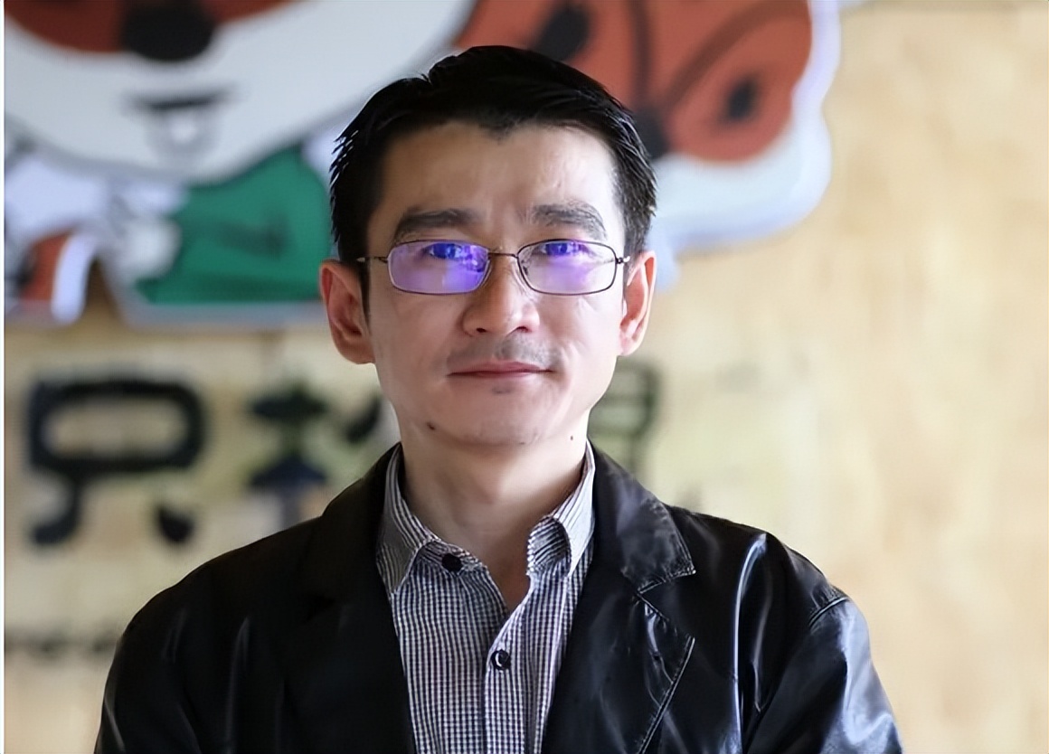 零食巨头三只松鼠终于跌下神坛,三只松鼠高端炒货