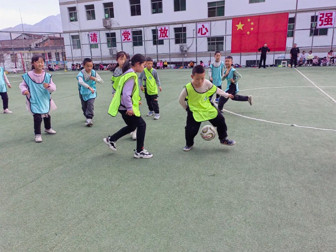 约一场足球赛吧!火烧店首个7人制足球场已建成投用，位置就在