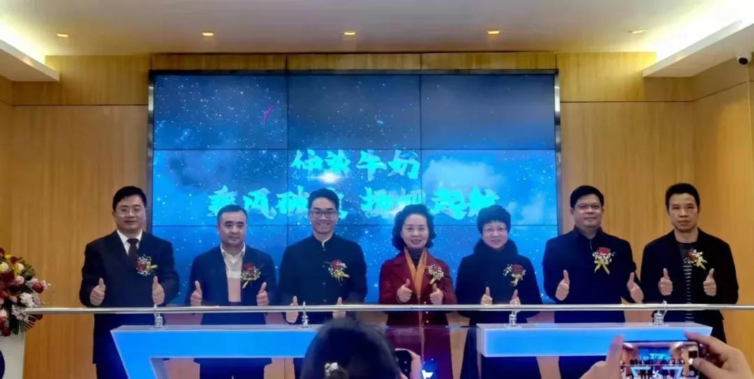 幸福！仲恺有自己的酸奶了？！比华农还好喝？