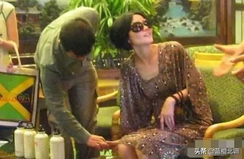 当初王菲和李亚鹏怎么走到一起的,王菲和李亚鹏怎么走到一起的