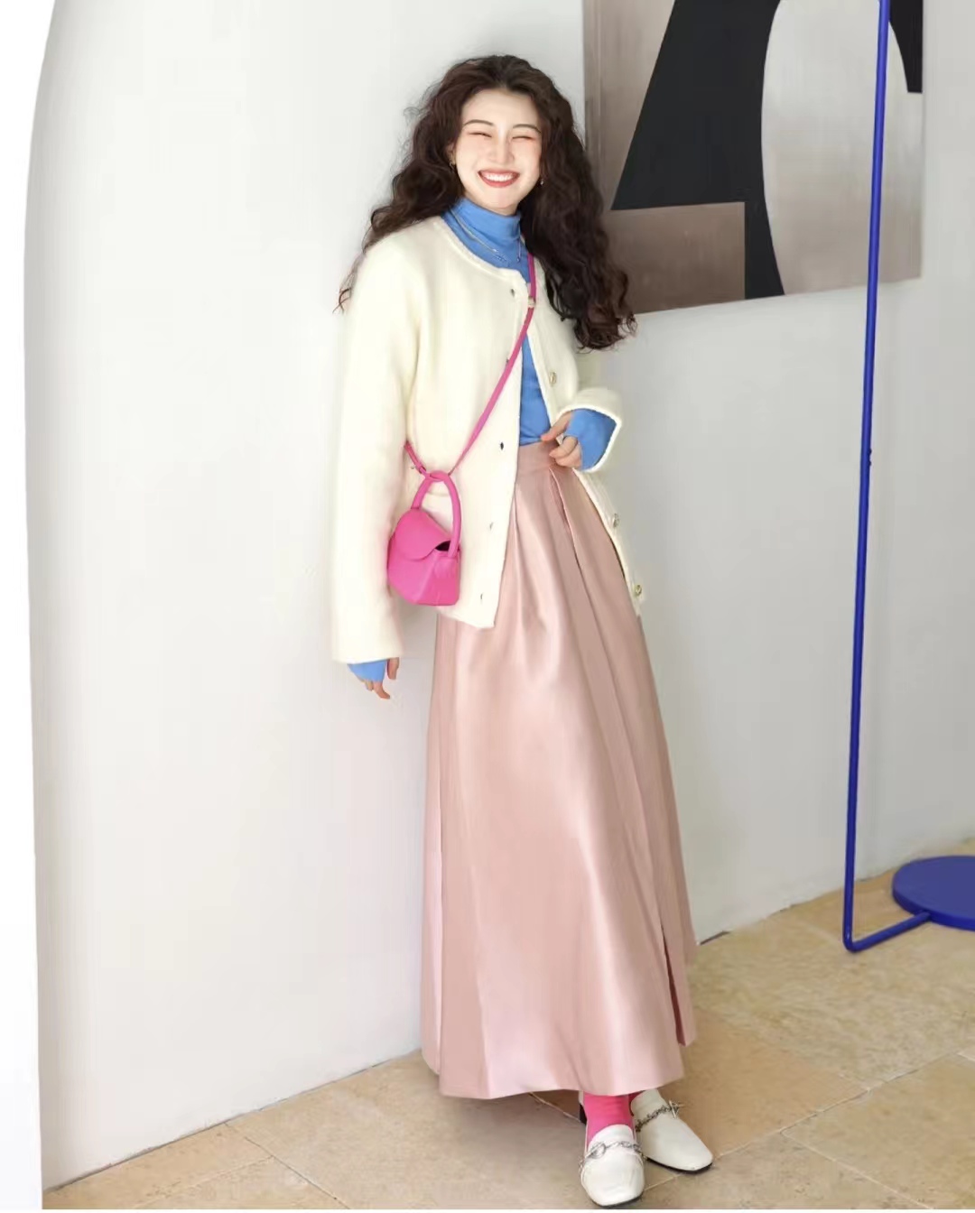 白色搭什么颜色最好看冬季女士,秋冬搭配什么颜色显白