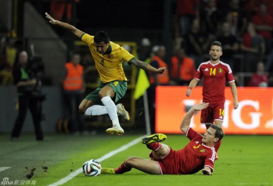 乒乓球和足球哪个简单,乒乓球与足球