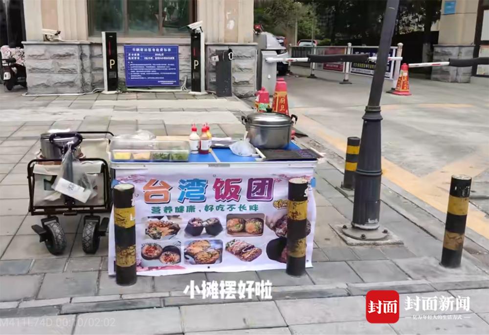 失业女生摆摊一天了快崩溃,失业女子街头摆摊