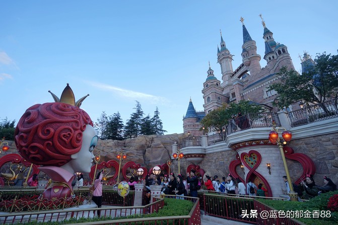 周末白相里的一张床、一群朋友、暴走于迪士尼乐园