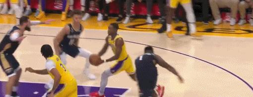 湖人vs鹈鹕莱恩简介,莱恩绝平三分球迷退场