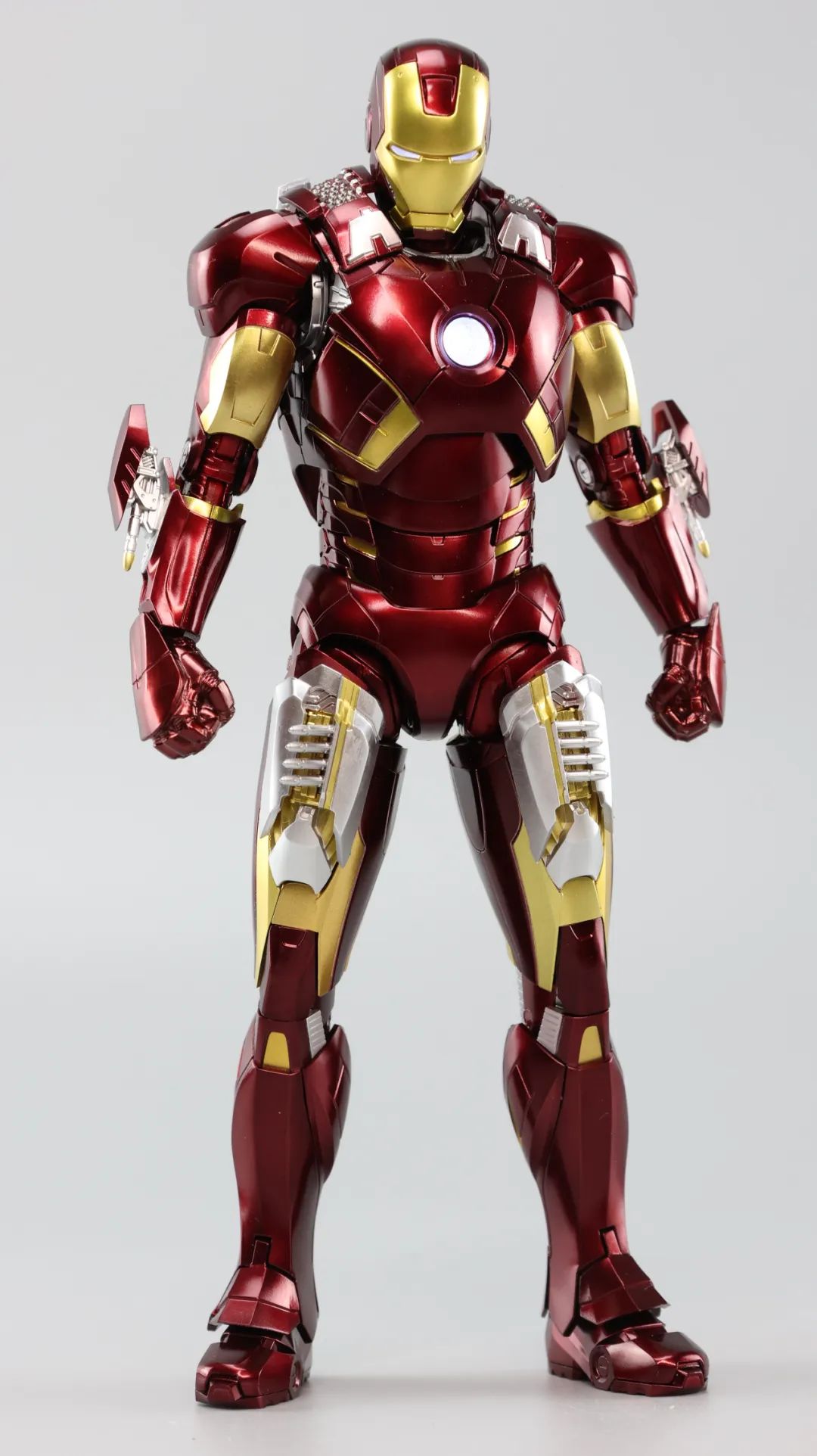 钢铁侠的最强战甲是哪个,钢铁侠最强战甲vs蝙蝠侠最强装甲