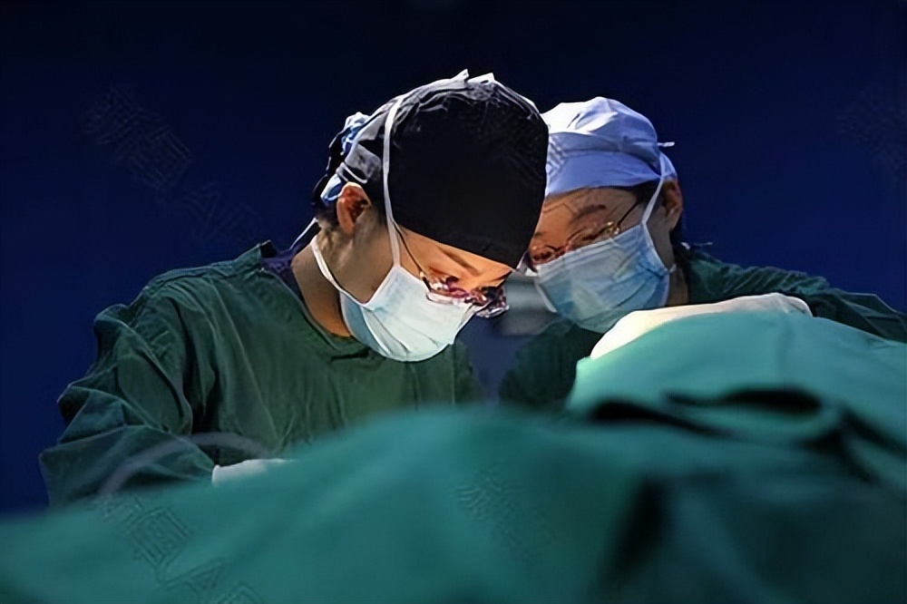 医生说有个小囊肿要注意些什么,医生治囊肿