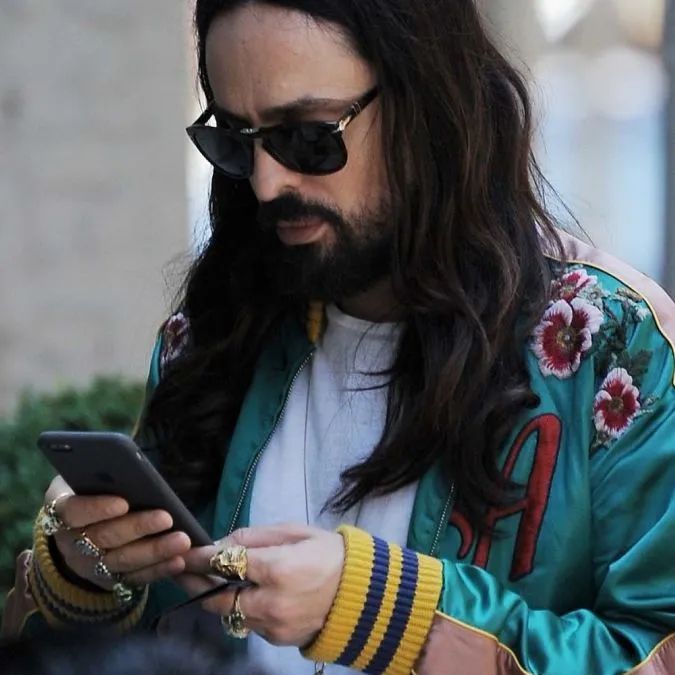 lady gaga和黑寡妇 (gaga今年格莱美礼服)