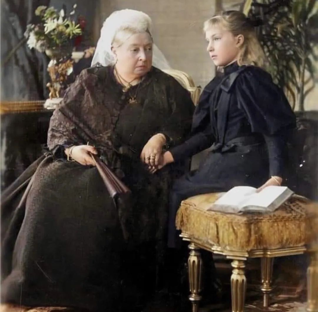 穿黑色套装,秋冬穿黑色套装