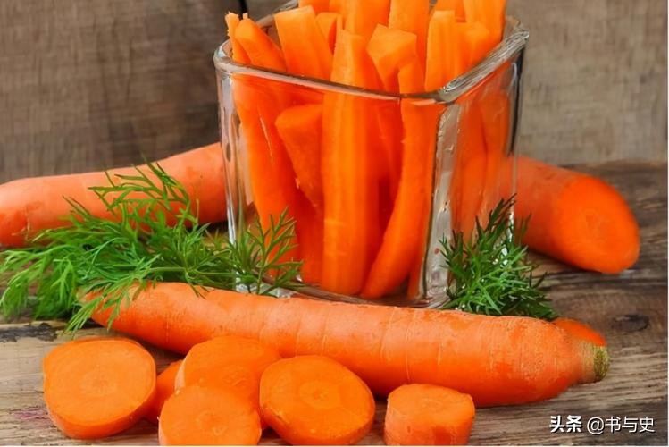 胡萝卜对眼睛有什么好处啊,每天吃胡萝卜汁对眼睛有好处吗