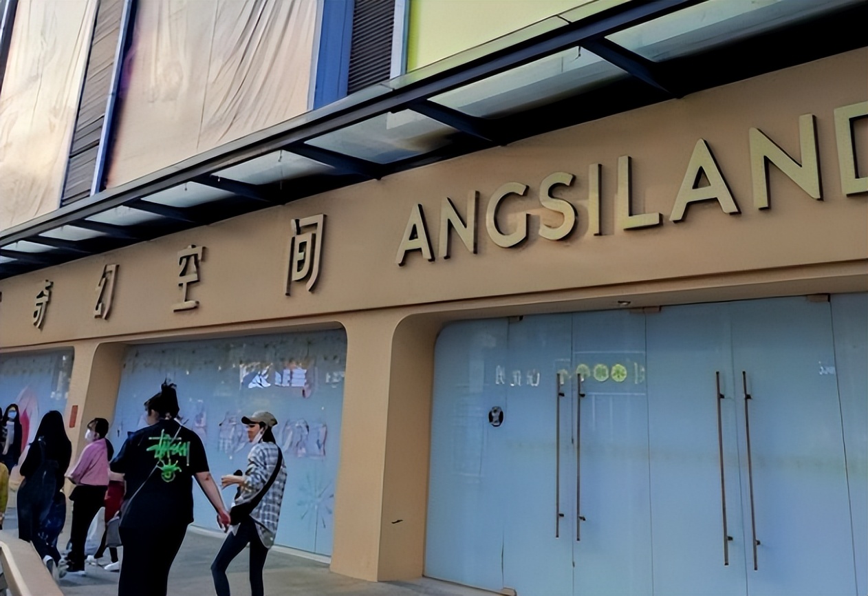 一个蛋糕1314万，中国首家1亿网红店凉了，搬出易烊千玺也没用