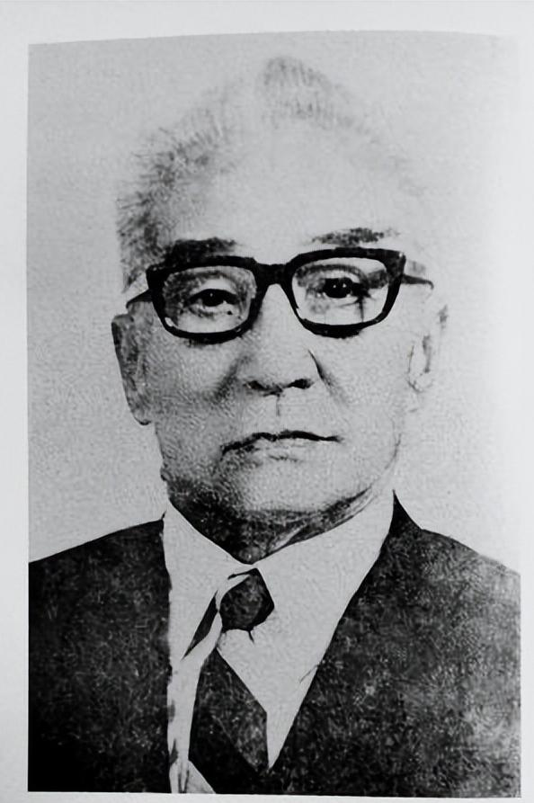 他是个公子哥，却“毁家纾难”，捐资创办了一所拥有飞机场的大学