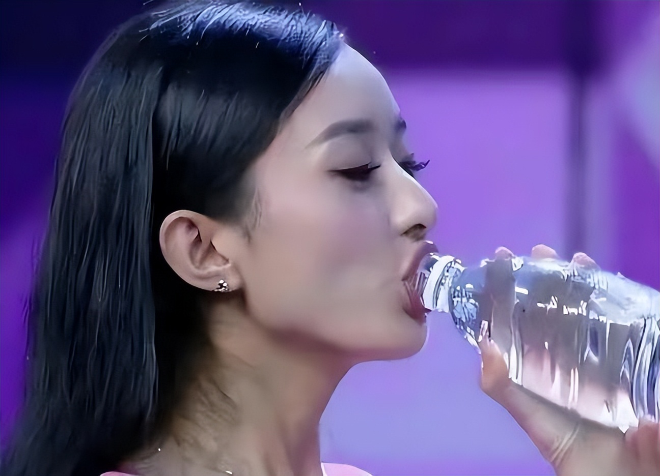 知名女星被*拍偷**裙底，她的回击真漂亮！