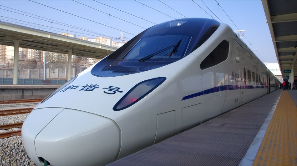 外国人体验中国高铁后，愤怒提出3大“缺点”，国人却非常赞同？