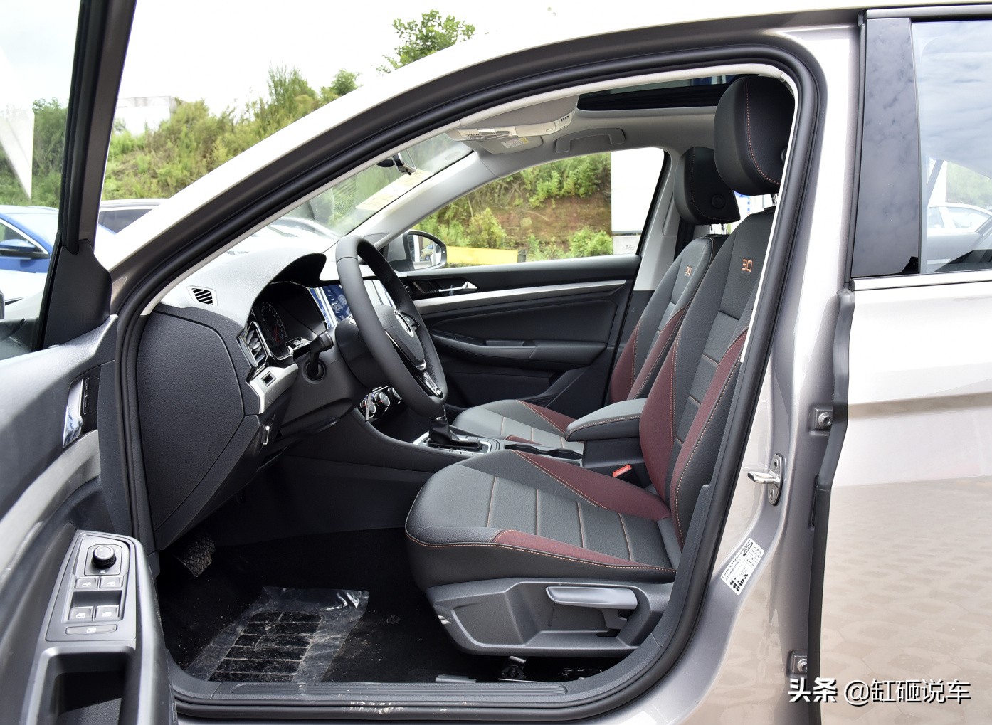 11万落地的宝来合资轿车省油,11款宝来10万左右