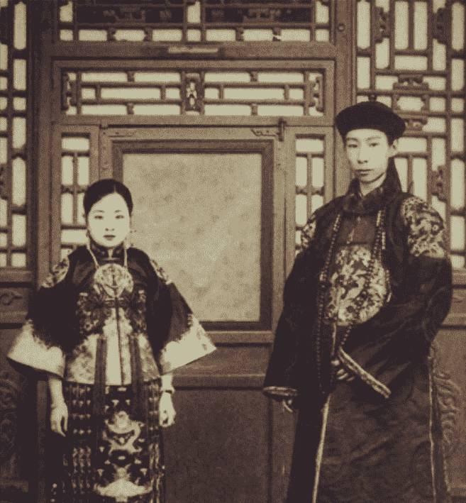 日军日记：*安妇慰**不服从管教，我很愤怒，用*刀刺**插入她的*体下**