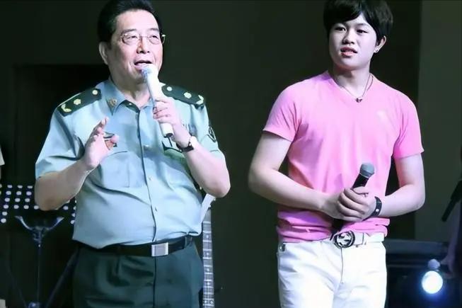 天涯八卦张默房祖名,房祖名张默能完全戒毒吗