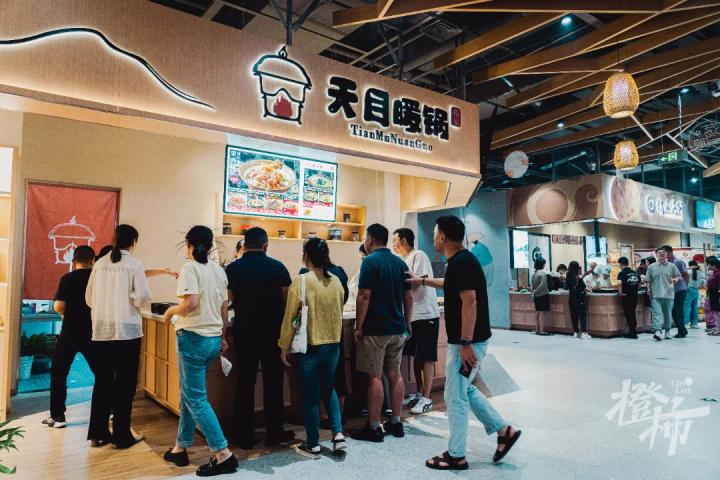 200名“尔滨”教练空降临安带滑雪，吃天目暖锅、泡湍口温泉……