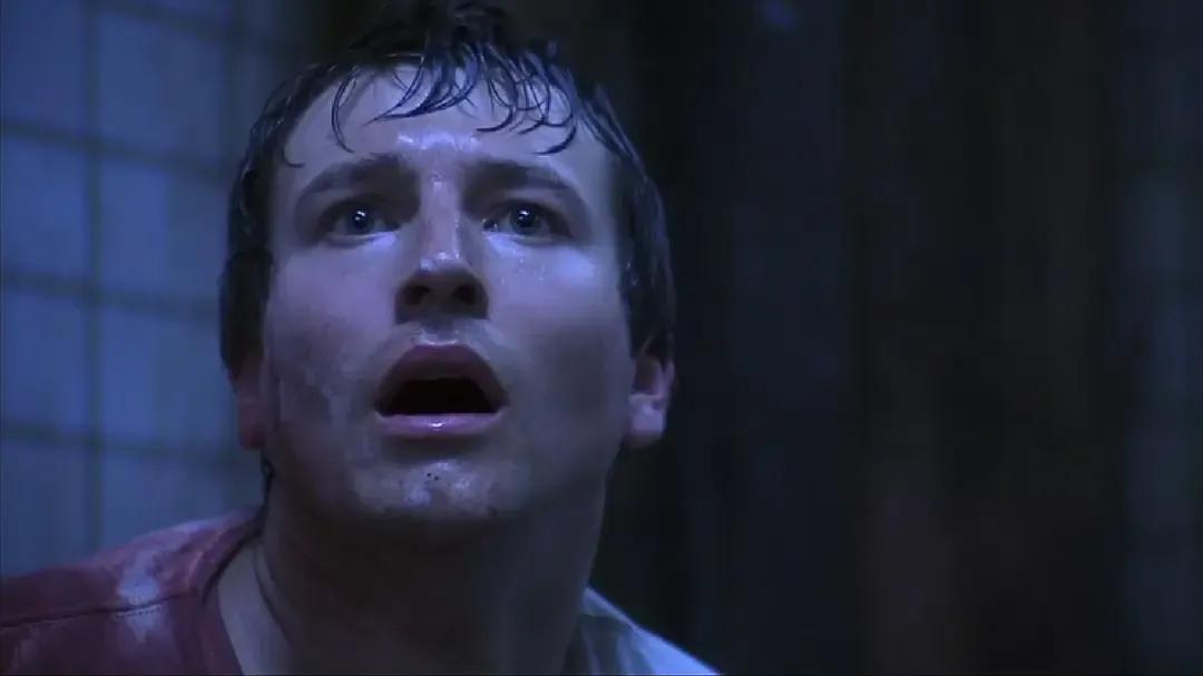 20年前,影史最长寿的恐怖片诞生了!小成本奇迹的系列传奇之始《电锯惊魂》