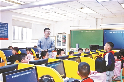 00后教师上课时的样子,00后老师上课时的内心活动