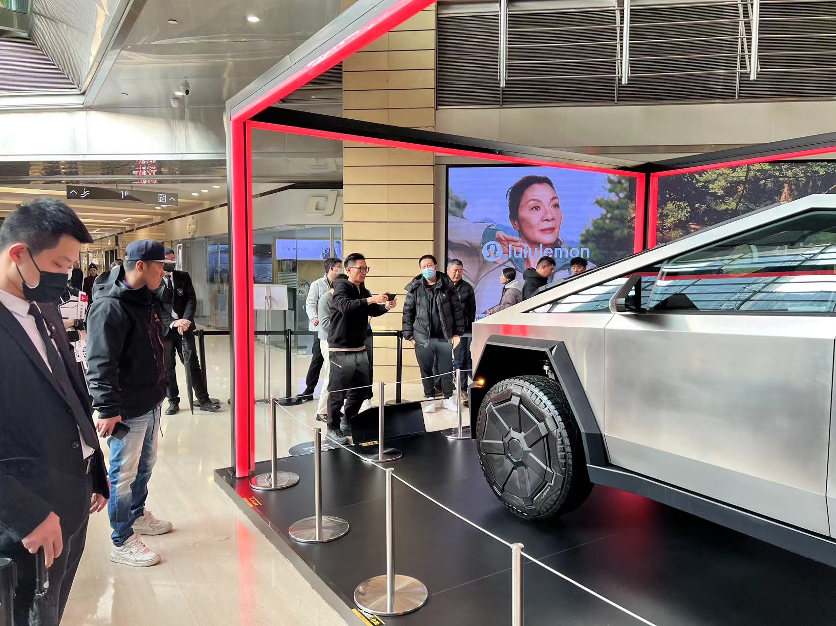 特斯拉赛博越野车在南京展览几天,特斯拉赛博越野旅行车上海巡展