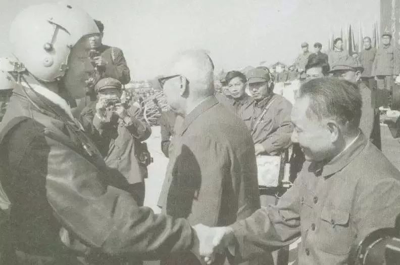 今天是*小平邓**诞辰119周年纪念日！再道一声：小平，您好！