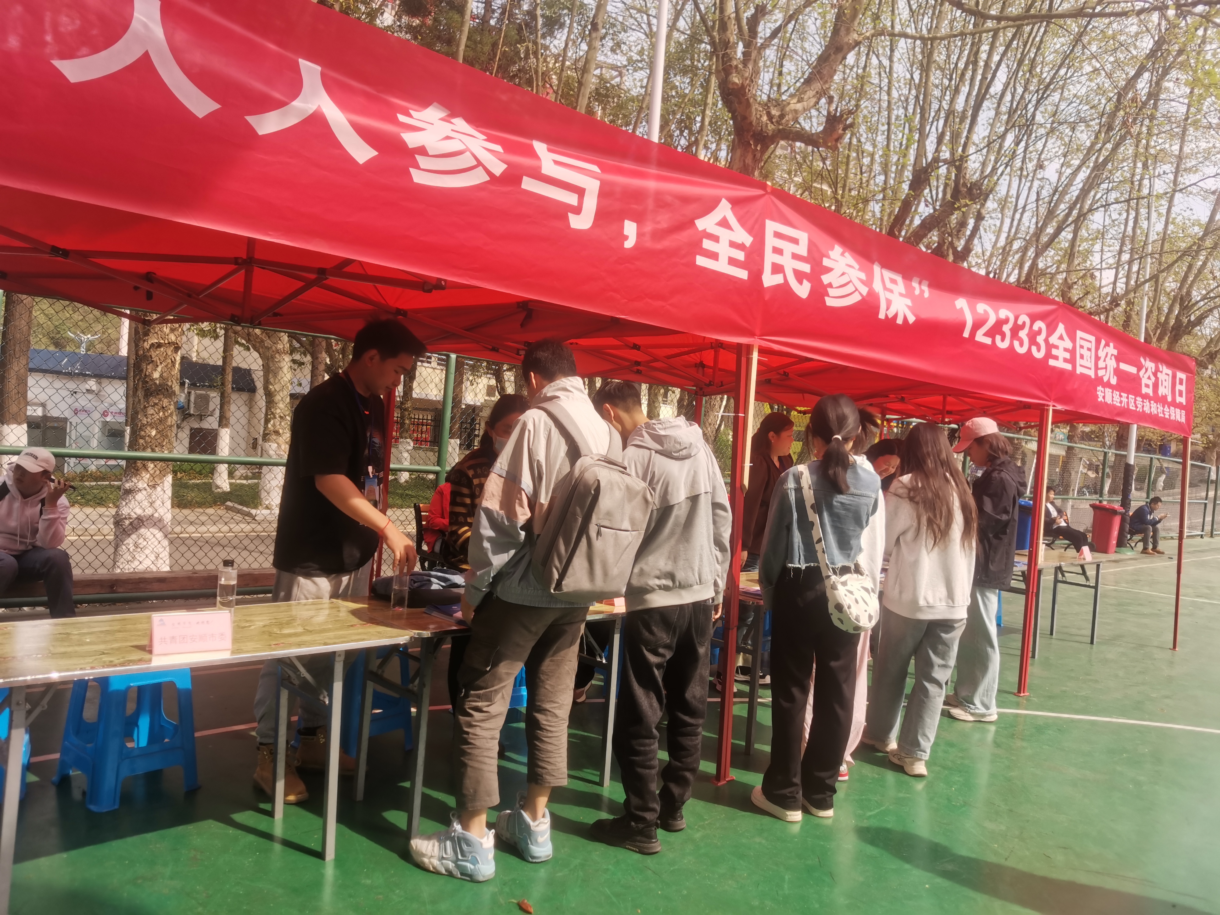 一场招聘会，开在春风里