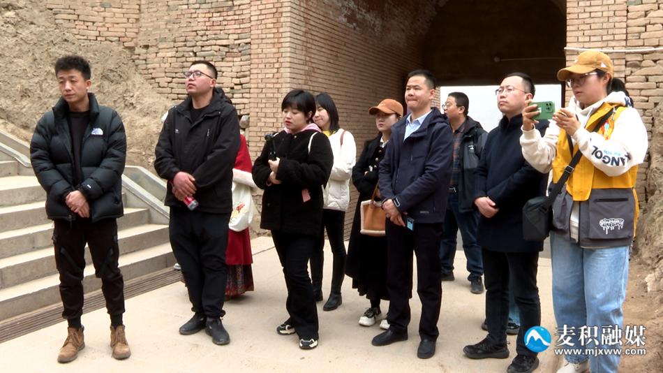 天水麻辣烫“吃货节”媒体达人走进卦台山