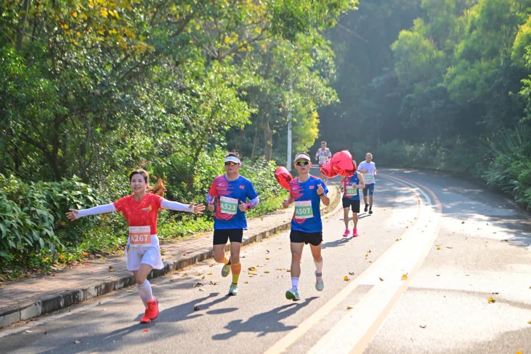 红色半程马拉松赛鸣枪,黄江迷你马拉松