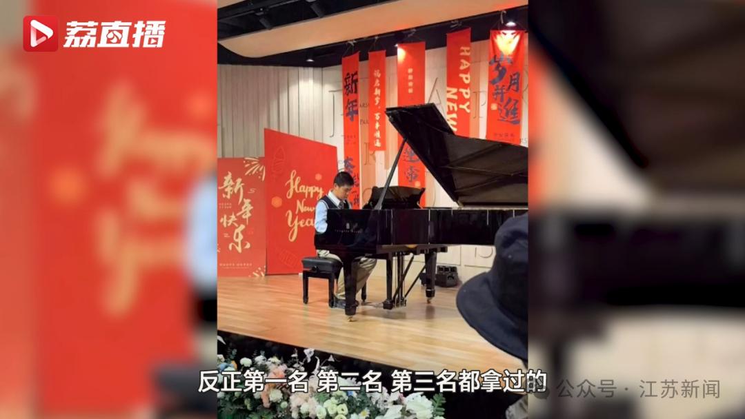 妈妈将自闭症儿子培养成律师,妈妈陪读聋哑孩子考上大学