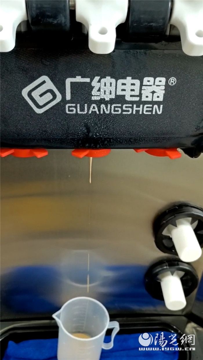 网购冰淇淋机问题频出京东客服被消费者质疑推诿《阳光报》记者采访后京东协调商家办理了退货