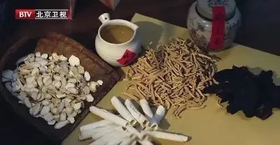 口腔溃疡反复发作，是缺维生素了？你可能一直都错了！改善口腔疾病，这个方法效果好