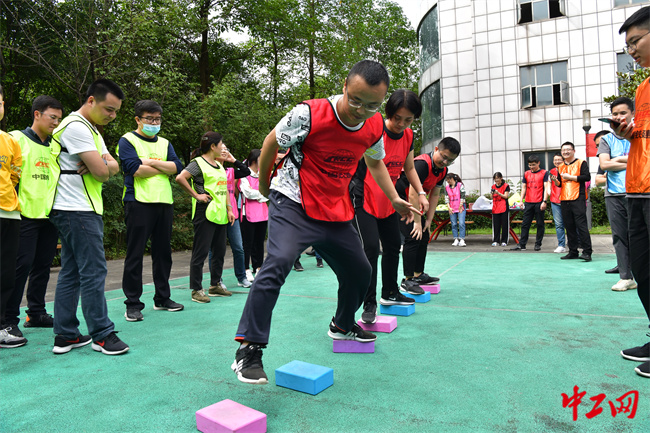 驻渝央企工会：为一线职工打造体育健康幸福之家